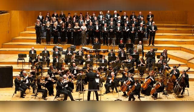 Tschechische Symphoniker Prag & Coro di Praga: Mozart Requiem & Beethoven's 5th Symphony