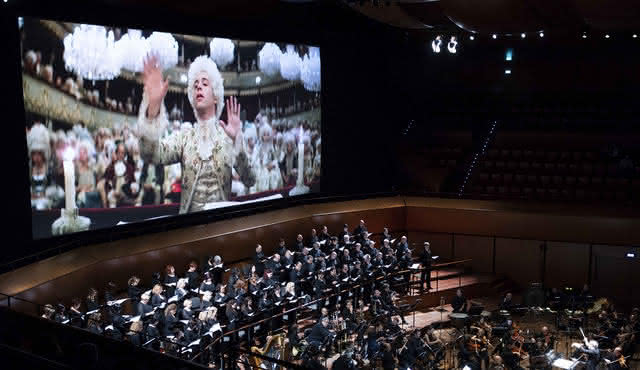 オーケストラの生演奏付き映画アマデウス