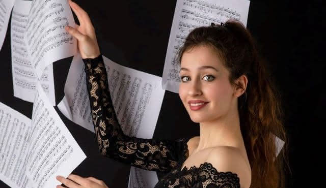 James Feddeck, Lavinia Bertulli and the Orchestra I Pomeriggi Musicali at Teatro dal Verme