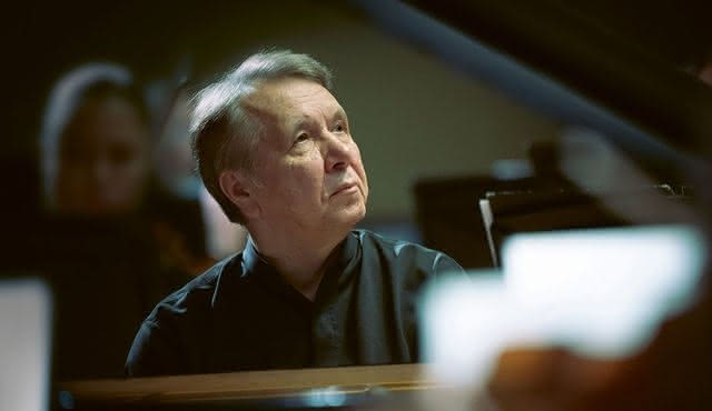 Mikhail Pletnev, Kristine Balanas y el Concerto Budapest